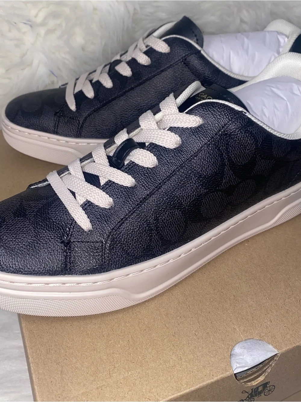 Coach Woman High Line Sneaker In Signature Canvas Size 9.5 New in box